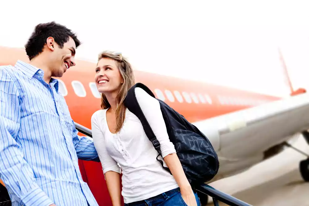pressnxpress happy couple traveling